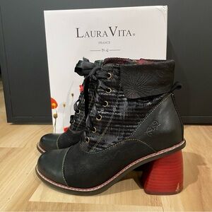 Laura Vita boots